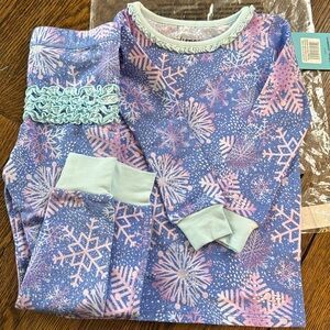 Unworn - shimmer snowflakes ruffle long sleeve pajama set 18-24 months